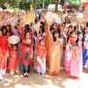 Saris, ao dai grace cross-culture catwalk