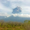 Indonesia evacuates over 1,000 tourists after volcano eruption 