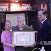First Vietnamese-Lao receives 65-year Party membership badge