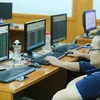 Vietnamese shares mixed; Most banks lower