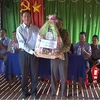 Gifts to Khmer residents in Soc Trang ahead of Sene Dolta festival