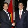 Vietnam, Japan PMs discuss cooperation ahead of ASEAN Summit