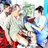 US doctors fit prosthetic limbs for hundreds of amputees