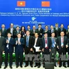 PM chairs roundtable dialogue with Chinese CEOs 