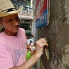  US veteran helps clean up Hanoi walls 