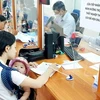 A woman applies for unemployment benefit. (Photo: VietnamPlus)
