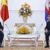 President Nguyen Xuan Phuc meets with Cambodian Prime Minister