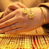 Gold prices rise on global trend