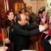 PM Nguyen Xuan Phuc pays tribute to Hung Kings