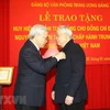 Photos of Do Muoi with Party chief Nguyen Phu Trong