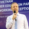 British Ambassador enjoys Vietnamese experiences