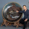 Ceramic artisan Nguyen Hung sets two Guinness records