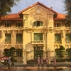 Paintings spotlight Hanoi in golden sunshine