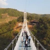 World’s longest glass-bottomed bridge in Vietnam wows int’l media