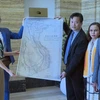 Vietnam presents precious map to House of European History