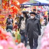 Vietnamese families worship Kitchen’s Gods