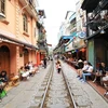 Tours of coffee shops along Hanoi train street prohibited