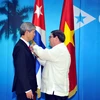 Cuba presents Friendship Medal to Vietnamese Ambassador