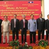 Vietnam offers equipment to Lao academy of politics