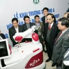 Bach Mai hospital uses robots in joint, neurological surgeries