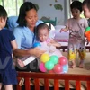 Quang Tri presents gifts to the disabled 