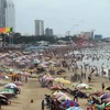Beaches nationwide crowded in summer