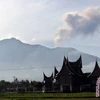 Indonesia: Marapi volcano in West Sumatra erupts