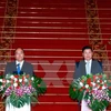 Lao PM urges joint efforts to deepen Vietnam-Laos ties 