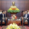 Lao Vice President visits Hoa Binh