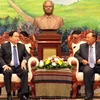 Lao leader hails effective front cooperation with Vietnam