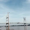 Dong Thap: Final sections of Cao Lanh bridge joined