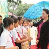 NA leader presents gifts to children in Tuyen Quang