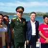 Philippines returns five Vietnamese fishermen