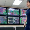 VN-Index up as divestment disappoints