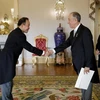 Ambassador presents credentials to Portuguese President 