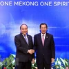 PM Nguyen Xuan Phuc meets Cambodian PM on sidelines of MRC Summit