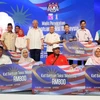 Malaysia’s taxi drivers to get fuel cards 