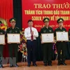 Quang Binh awards units, individuals for smashing two drug cases