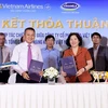 Vietnam Airlines, Vinamilk shake hands to provide 4-star service