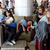 Lombok airport crowded with visitors after deadly quake