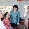 Vice President visits poor families in Vinh Long province