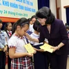 Vice President visits revolution contributors, students in Quang Nam