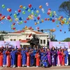 100 couples join collective wedding in HCM City
