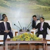 Vietnamese, Chinese Party officials discuss bilateral ties