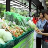 Nearly 80 percent of fruit stores in Hanoi meet safety standards