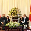 HCM City Party Secretary welcomes French Prime Minister 