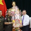 Cambodian military delegation pay Tet visit to Vinh Long
