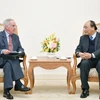 PM Nguyen Xuan Phuc receives former first US Ambassador