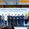 ASEAN foreign ministers discuss intra-bloc cooperation issues 