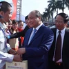 PM Phuc pays pre-Tet visit to workers in Hai Phong
